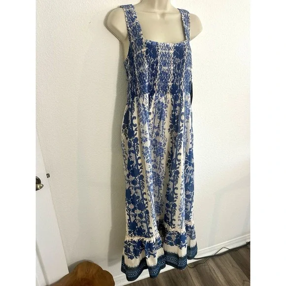 Tuckernuck Mallie Midi Dress NWT Sz M Bondi Blues Floral Smocked Sleeveless - Picture 5 of 10